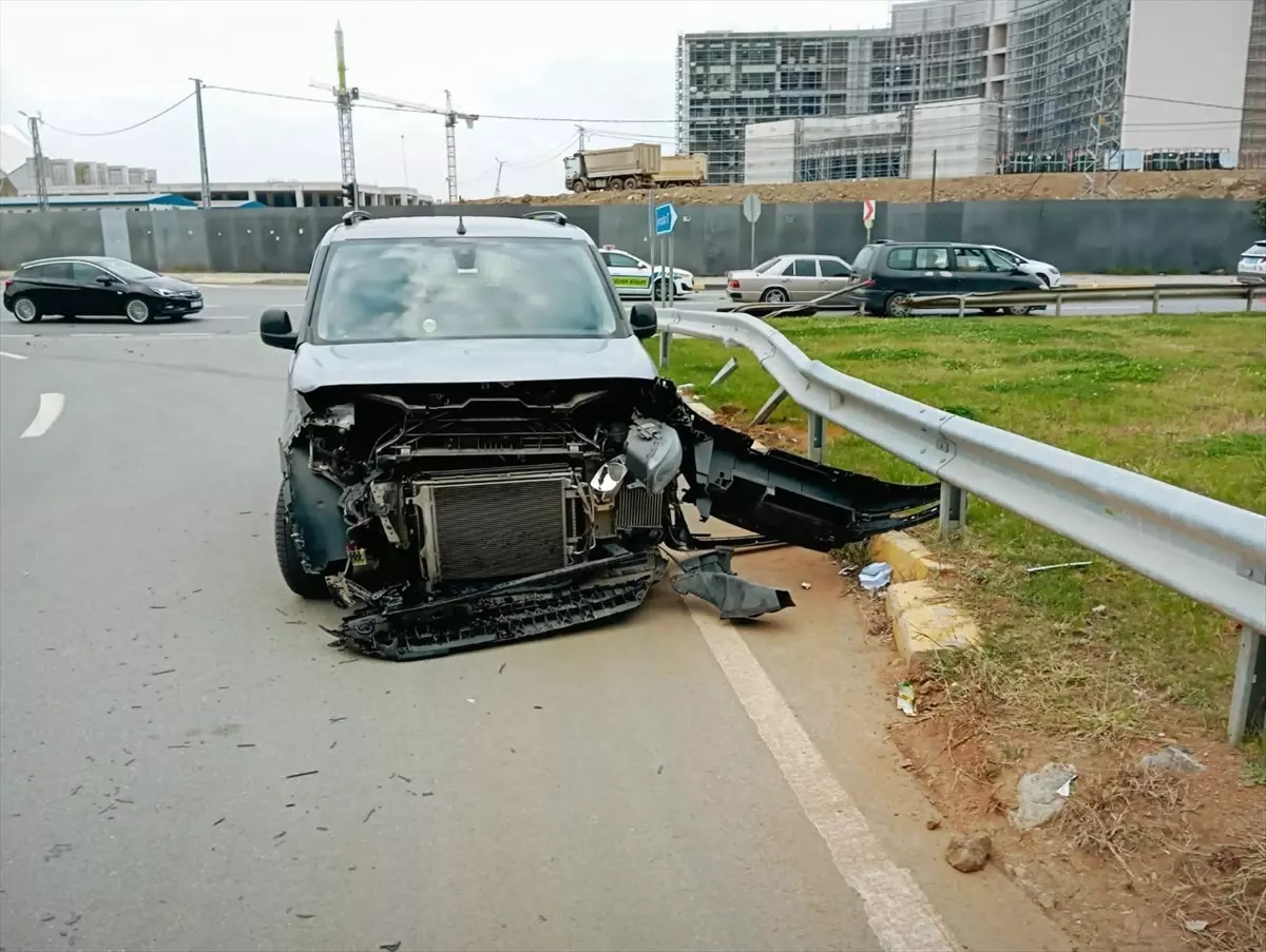 Trabzon Ortahisar’da Trafik Kazası: Baba ve Oğlu Yaralandı