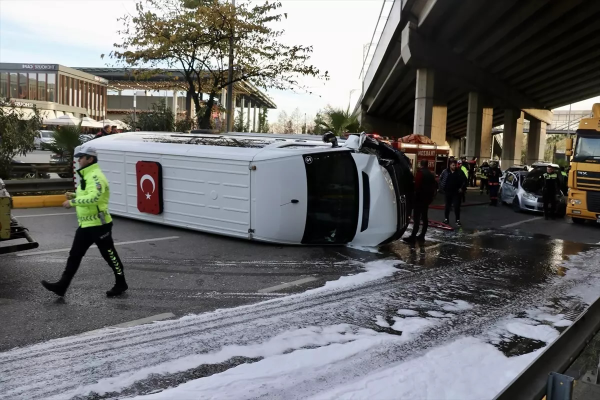 Trabzon’da Üç Araçlı Trafik Kazası: Bir Yaralı Hastaneye Kaldırıldı