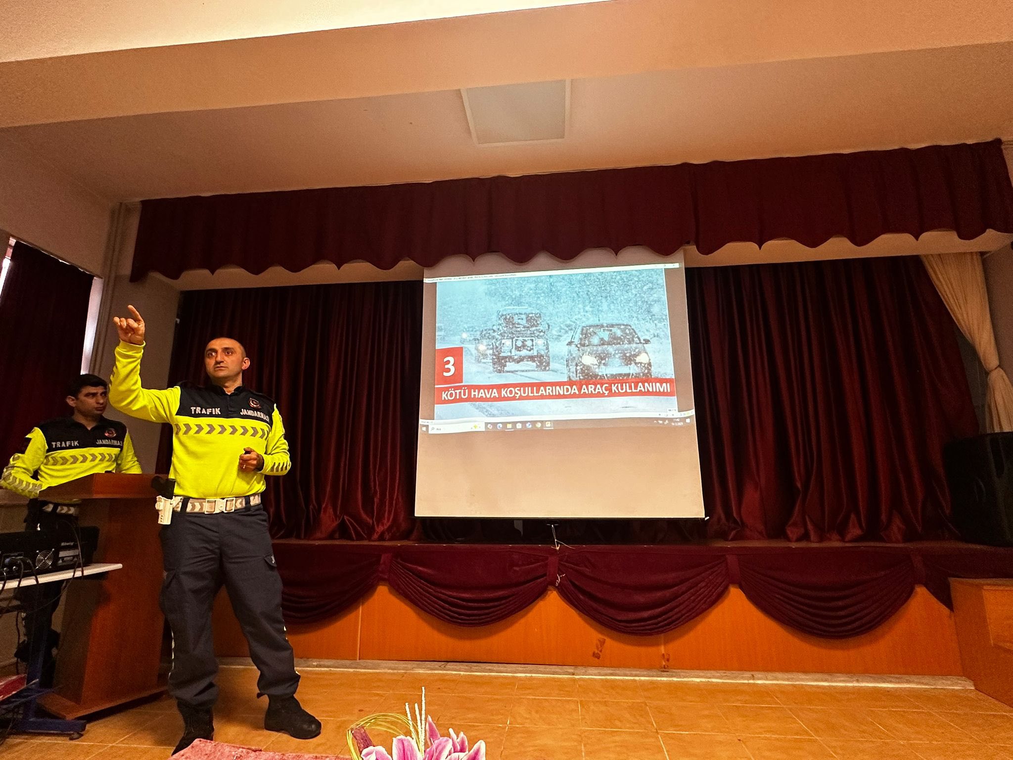 Şalpazarı’nda Okul Servis Şoförleri ve Rehberler Bilgilendirildi