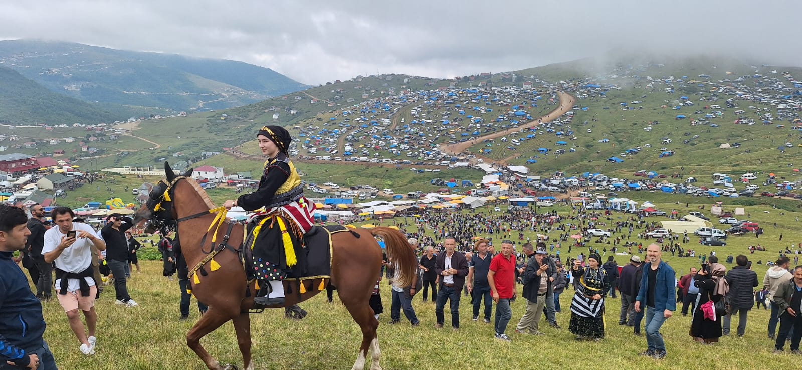 204. Sis Dağı Yayla Şenliğinde binlerce kişi katılım sağladı