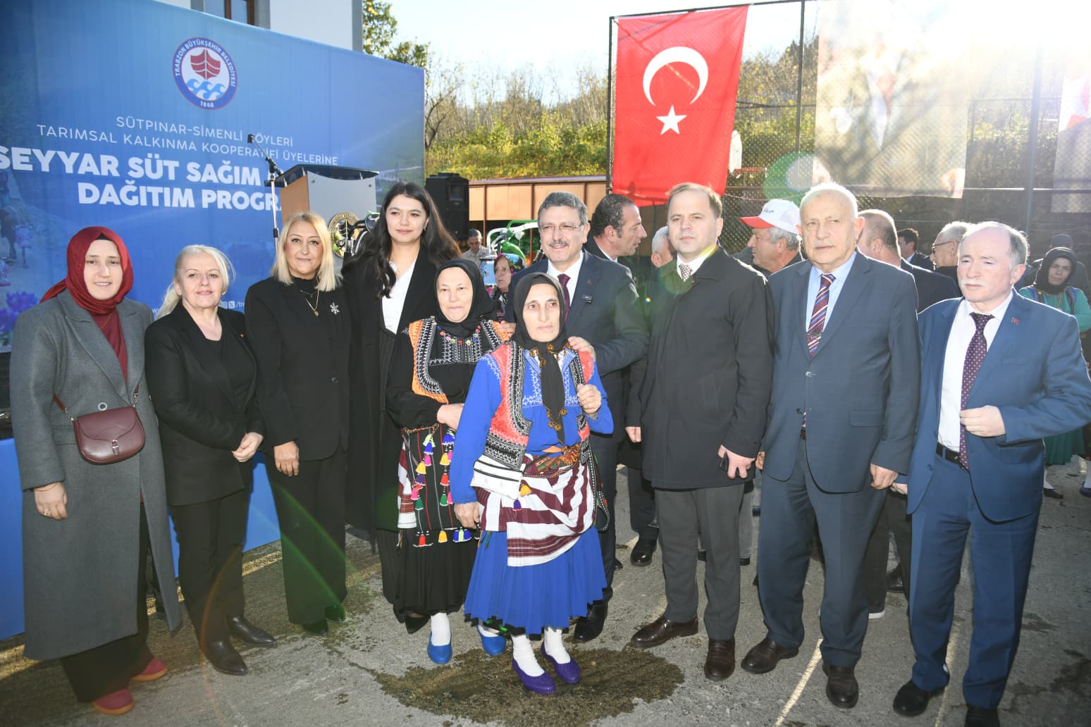 BÜYÜKŞEHİR'DEN ŞALPAZARI’NDA 40 ÜRETİCİYE SAĞIM MAKİNASI DESTEĞİ