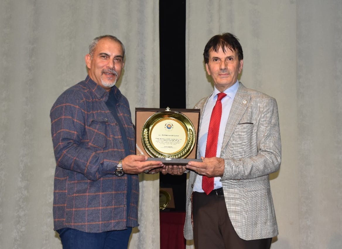 Depremin 3 Yıllık Acısını Taşıyan Şehrimden Uzakta Aldığım Ödül Töreni Boyunca 3 Günlük Unutulmaz Moral Oldu Bana