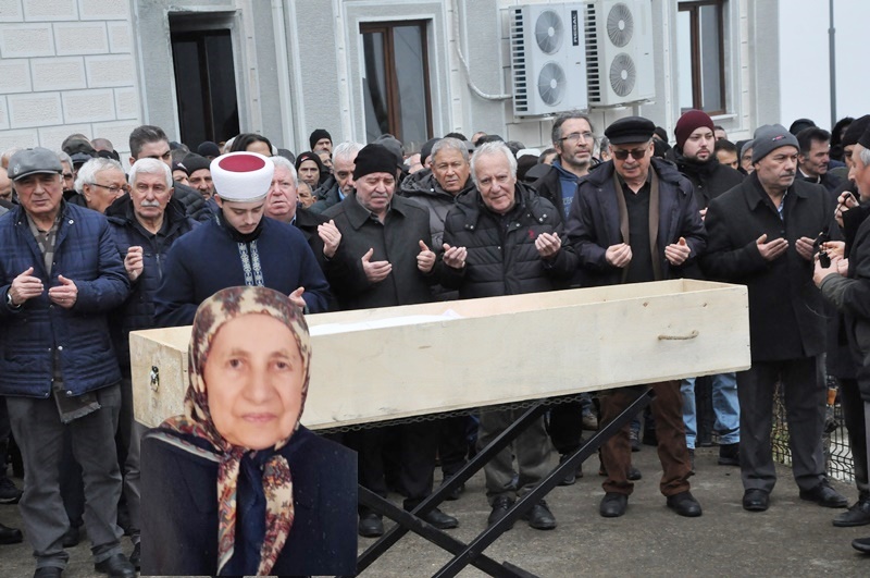 Asırlık Aile Büyüğümüz Hacı Keziban Usta Dualarla Ebediyete Uğurlandı